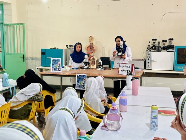 بازدید دانش‌آموزان حضرت معصومه(س) شاهد از پژوهش‌سرای رازی