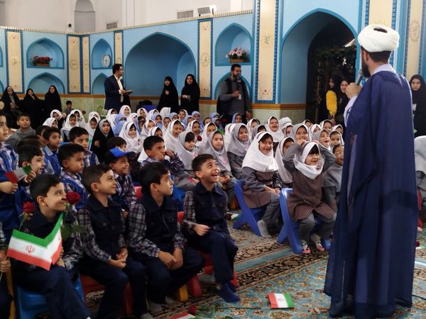شادی و رنگ در جشن شکوفه‌ها در حرم امام رضا (ع)