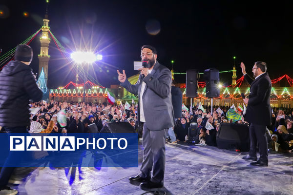 همخوانی سرود «سلام یا مهدی» با حضور ابوذر روحی در مسجد جمکران