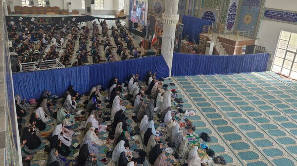 نمازجمعه؛ یک روز معنوی در مصلی شهرستان لردگان