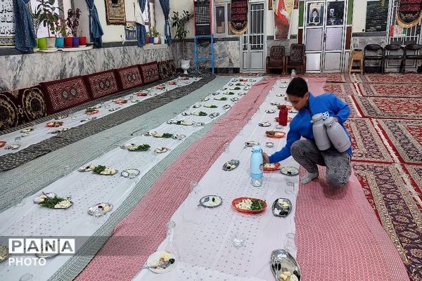 سفره های ساده افطاری در شهر بار نیشابور