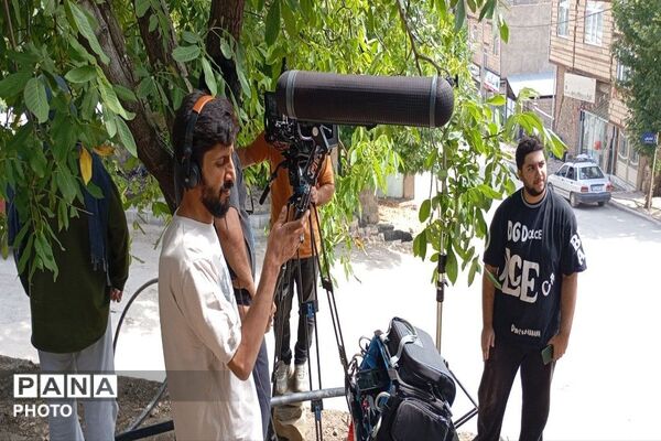 ساخت فیلم سینمایی «دربار» با موضوع ورود رهبر در سال ۱۳۶۵ به شهر بار 