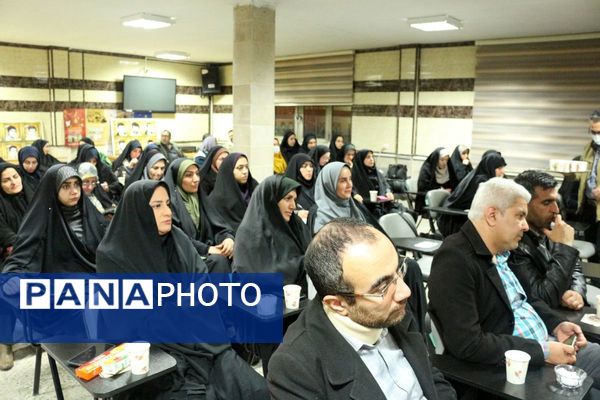 بصیرت افزایی فرهنگیان فیروزکوه علیه تهدیدات نوین 