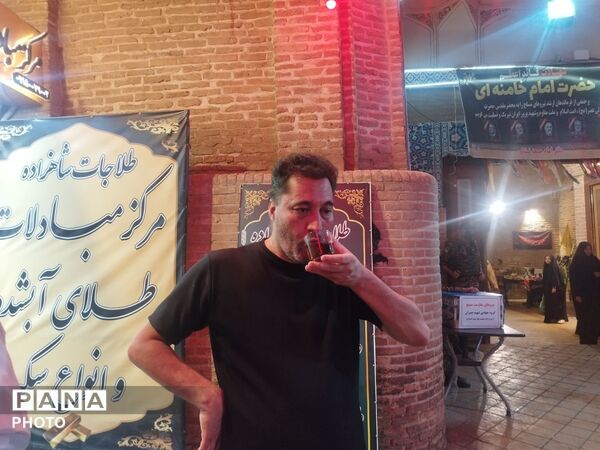 جرعه‌ای ارادت به نیت مادر؛ میزبانی چایخانه حضرت زهرا (س) در شب ۱۷۱ فراق رهبر معظم انقلاب اسلامی 