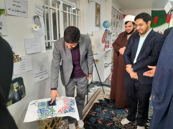 نمایشگاه باشکوه انقلاب با همت دانش‌آموزان خلاق و دغدغه‌مند برگزار شد