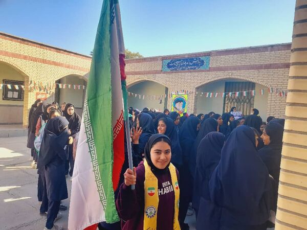 زنگ انقلاب در مدارس پارسیان نواخته شد 