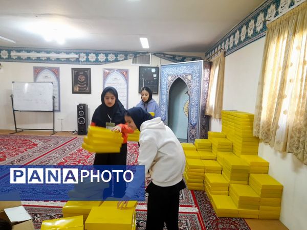 اهدای ۶۰۰ پک لوازم التحریر برای دانش‌آموزان کم برخوردار