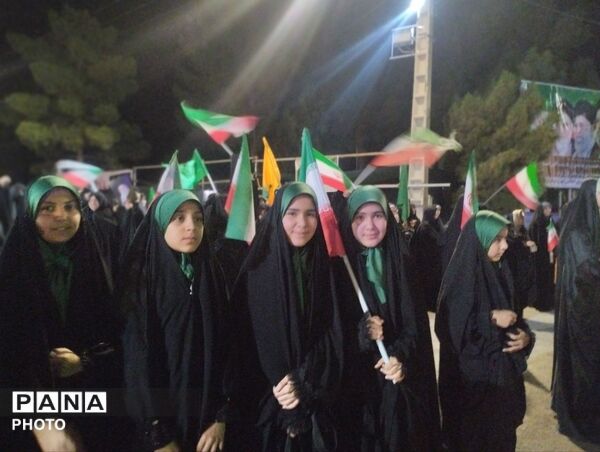 میدان‌های رشتخوار کلاسِ درسِ وفاداری و مشقِ وطن‌دوستی