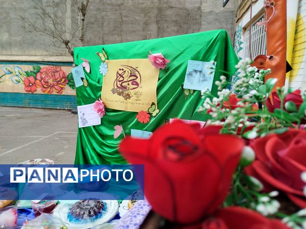 جشن روز مادر و جشنواره کیک و دسر در دبیرستان دخترانه دانشور ۲ 
