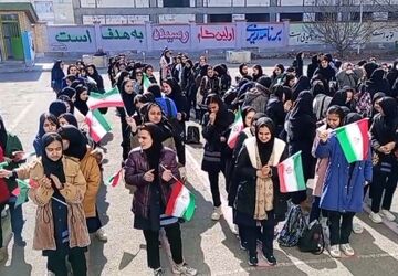 زنگ انقلاب در مدرسه الزهرا شاهین‌دژ