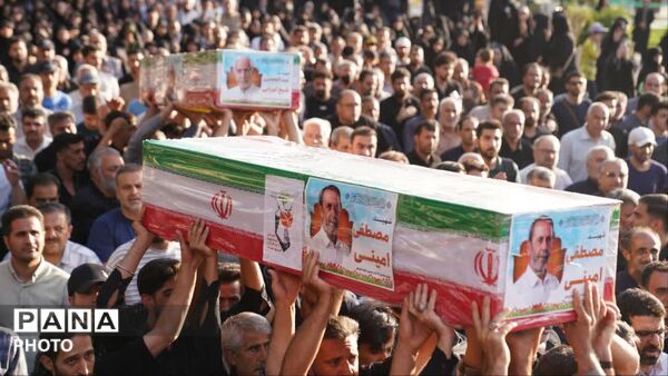 مراسم تشییع پیکر مطهر شهیدان مصطفی امینی و عبدالحسین شیخ‌کوپایی در اصفهان