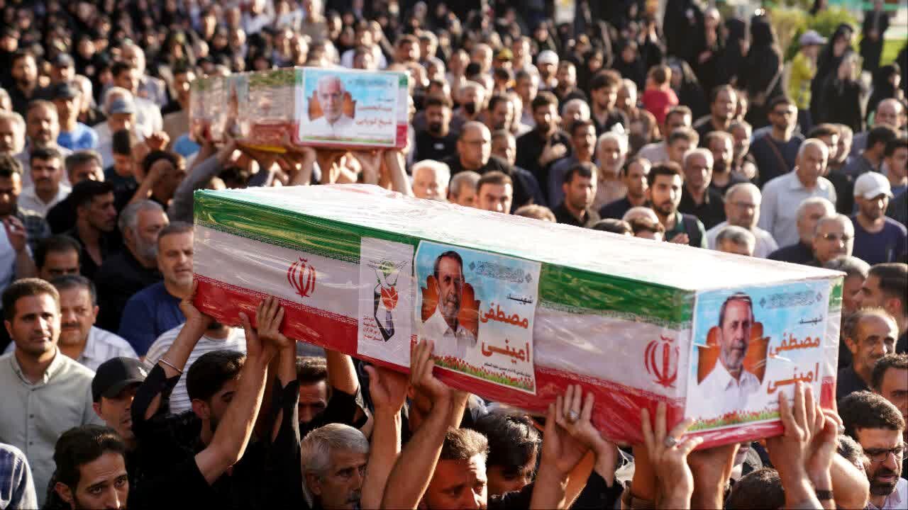 مراسم تشییع پیکر مطهر شهیدان مصطفی امینی و عبدالحسین شیخ‌کوپایی در اصفهان