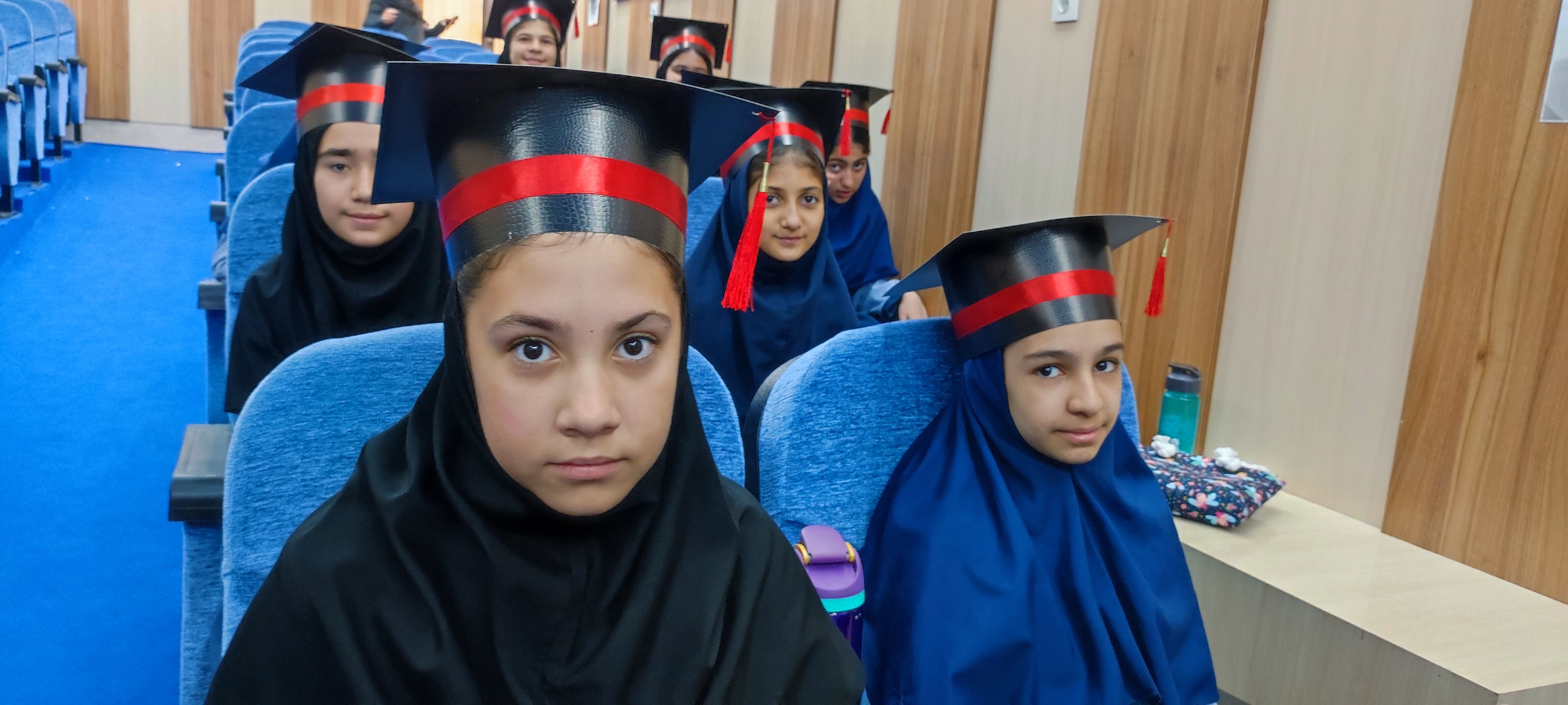 جشن فارغ التحصیلی دانش‌آموزان پایه ششم مدرسه خاقانی