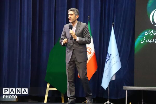 آغاز طرح ملی آموزش هوش مصنوعی در مدارس غیردولتی با حضور مقامات ارشد کشور در تبریز