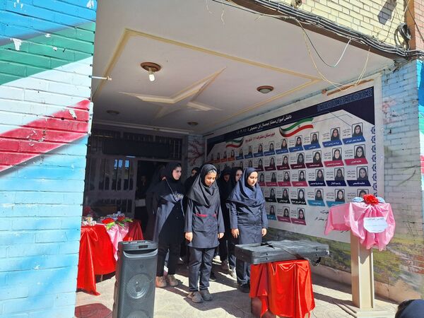 برگزاری مراسم تقدیر از دانش‌آموزان ممتاز آموزشی دبیرستان هفده شهریور شهرستان فیروزکوه