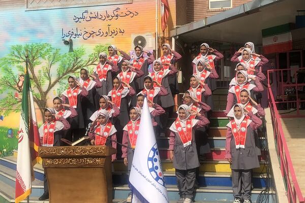 بیست و ششمین سالروز تاسیس سازمان دانش‌آموزی در دبستان طواف و معماریان ناحیه دو شهرری 