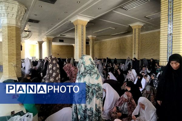 حضور پرشور فرهنگیان و برپایی غرفه های ستاد امر به معروف و نهی از منکر آموزش و پرورش در نمازجمعه 