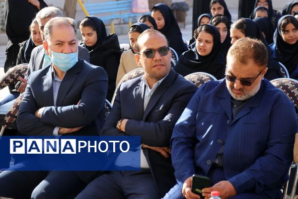 مراسم زنگ پدافند غیرعامل در مدرسه ام هانی ناحیه 2 یزد 