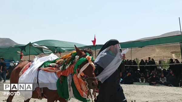 مراسم نمادین تعزیه خوانی در روز عاشورای حسینی در شهر بار نیشابور