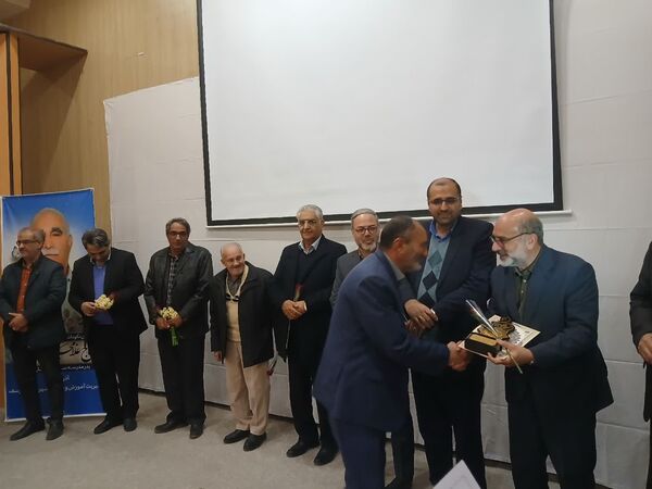 نکوداشت استاد حاج غلامحسین فرزین پدر مدرسه‌سازی خراسان جنوبی 