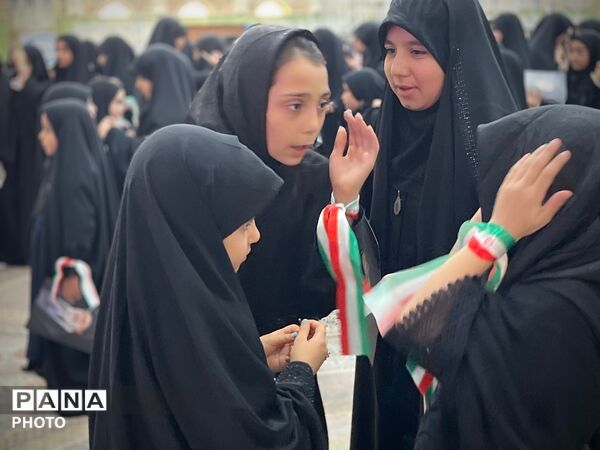 طنین سرود باید برخاست در حرم امام(ره)