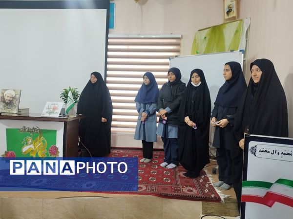 بازدید مادر شهید از مدرسه شاهد تکتم 