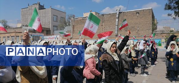 شادی دانش‌آموزان دبستان شهید خلیل طهماسبی مشهد در تحقق وعده صادق