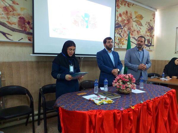 آیین افتتاحیه طرح کانون یاریگران زندگی و برپایی نمایشگاه مبارزه با آسیب‌های اجتماعی در دبیرستان شهید همت ملارد