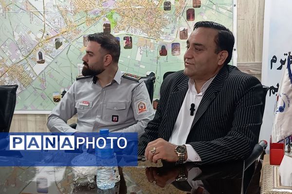 قدردانی دانش‌آموزان ورامینی از آتش‌نشانان در روز ملی آتش‌نشانی