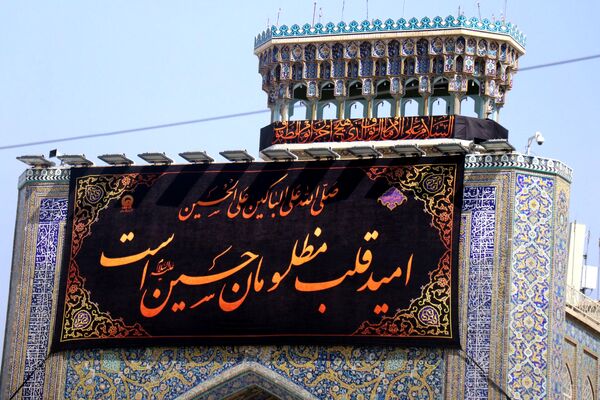 حرم مطهر رضوی غرق در ماتم اباعبدالله الحسین(ع)