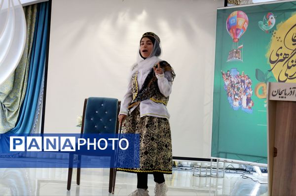 آیین تجلیل از برگزیدگان جشنواره‌های فرهنگی و هنری شمال‌غرب کشور در تبریز