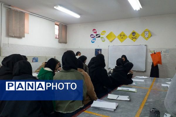  کارگاه‌های علمی و پژوهشی در مدرسه شهید همت شهرستان ملارد 