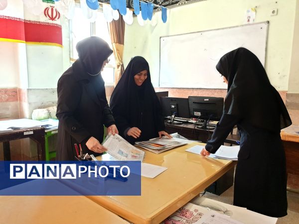 گردآوری آثار جشنواره فرهنگی هنری فردا و پرسش مهر در کانون فرهنگی تربیتی قدس