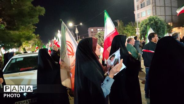 تجمع شبانهٔ شهروندان در پنجاه‌ونهمین شب یادبود در بلوار فضل