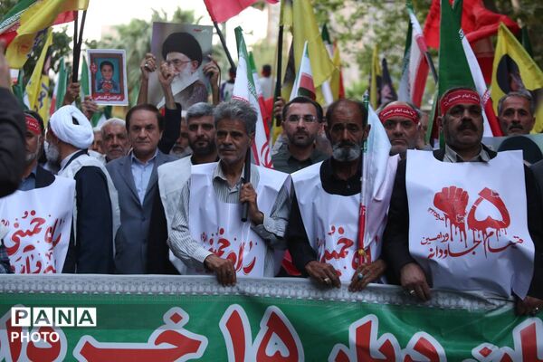 مراسم تجدید بیعت کفن پوشان ورامین با رهبر معظم انقلاب در میدان فلسطین و رواق کشوردوست