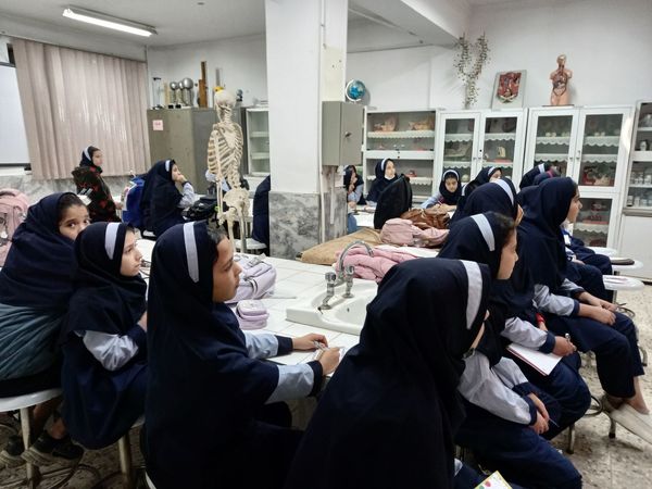 بازدید دانش آموزان دبستان ناهید نخودی از پژوهشرای نیشابور