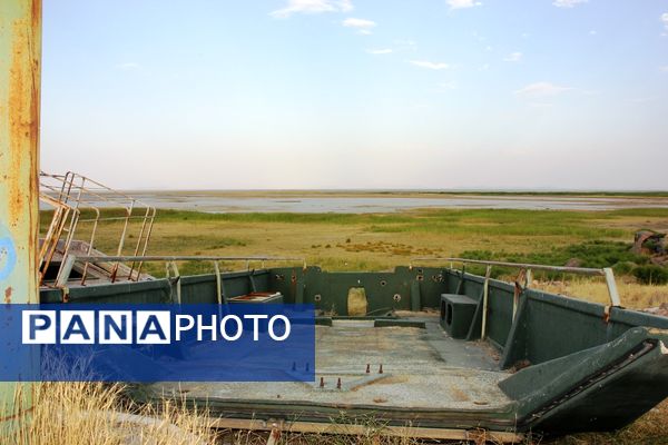 قایق‌های به گل نشسته دریاچه ارومیه