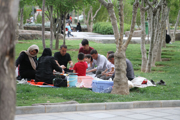 جلوه هایی از دورهمی روز طبیعت در بوستان‌های قم