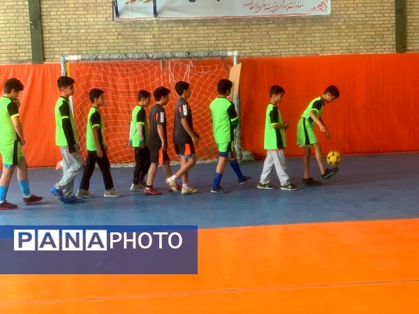 برگزاری فعالیت‌های ورزشی درون مدرسه‌ای در دبستان معلم آشخانه 