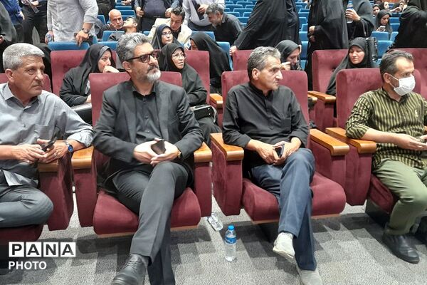جلسه مدیران مدارس منطقه کهریزک؛ هماهنگی «پروژه مهر» و آیین بدرقه رهبر شهید