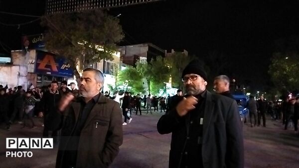 دسته عزاداری روستای اردمه در مراسم چهلم رهبر شهید و شهدای میناب در حسینیه امام 