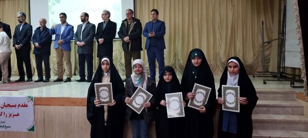 آیین تجلیل از نخبگان قرآنی و فرهنگی و هنری آموزش و پرورش مرند