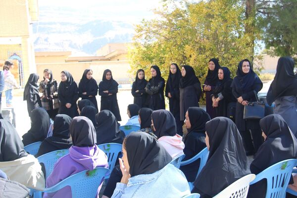 حضور دانش‌آموزان فلارد و خانمیرزا در اردوی «طرح تمشک»
