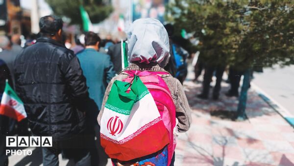 کوله پشتی های دانش آموزان مارگونی برای همکلاسی های شهید مینابی