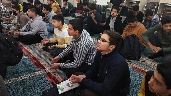 جشن میلاد حضرت زینب (س) و قرائت زیارت عاشورا در دبیرستان شاهد ابوذر غفاری نیشابور 