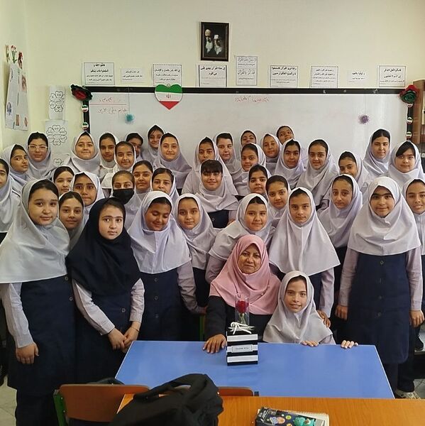 جشن روز معلم در دبستان عذرا پورشهریاری با برنامه های ویژه برگزار شد