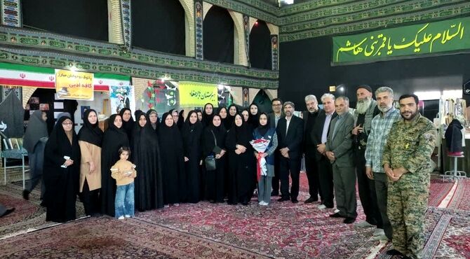 نمایشگاه دست‌سازه‌های دانش‌آموزان شهر صغاد در پاتوق نوجوان مبارز