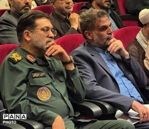 تقدیر از معلمان برتر و بازنشستگان نمونه به مناسبت هفته معلم