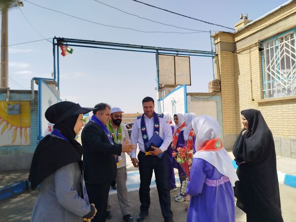 بازدید ارزیاب کشوری سازمان دانش‌آموزی در مدارس تمام پیشتاز شهرستان فاروج