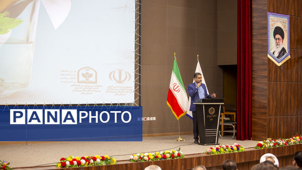 آیین تقدیر از دانش‌آموزان برگزیده در مسابقات فرهنگی هنری استان قم